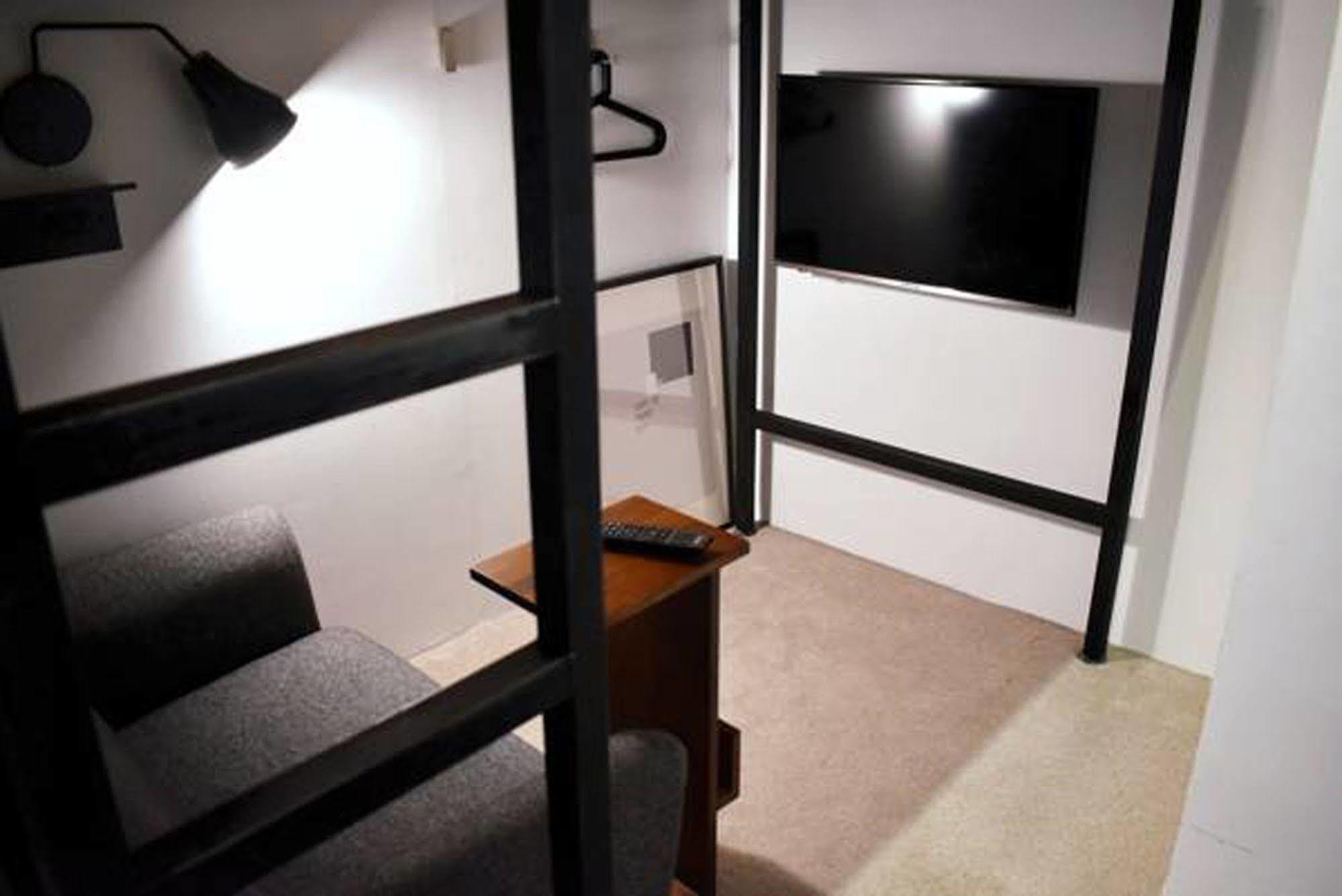 Daan Park Hostel