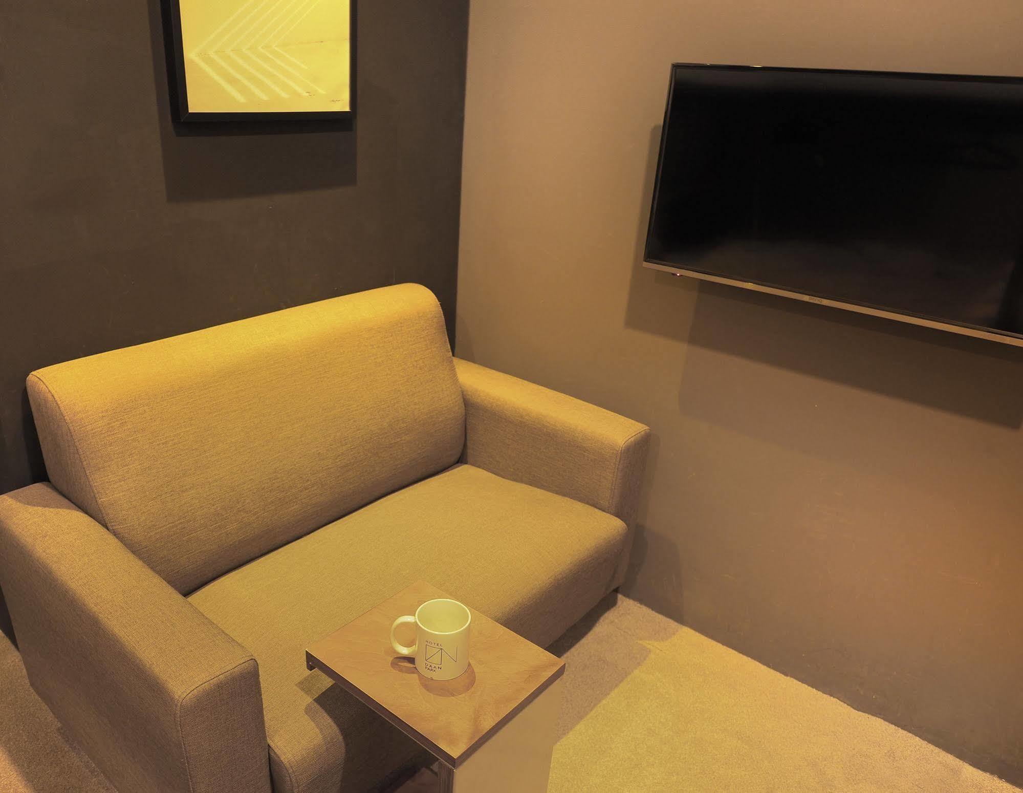 Daan Park Hostel *