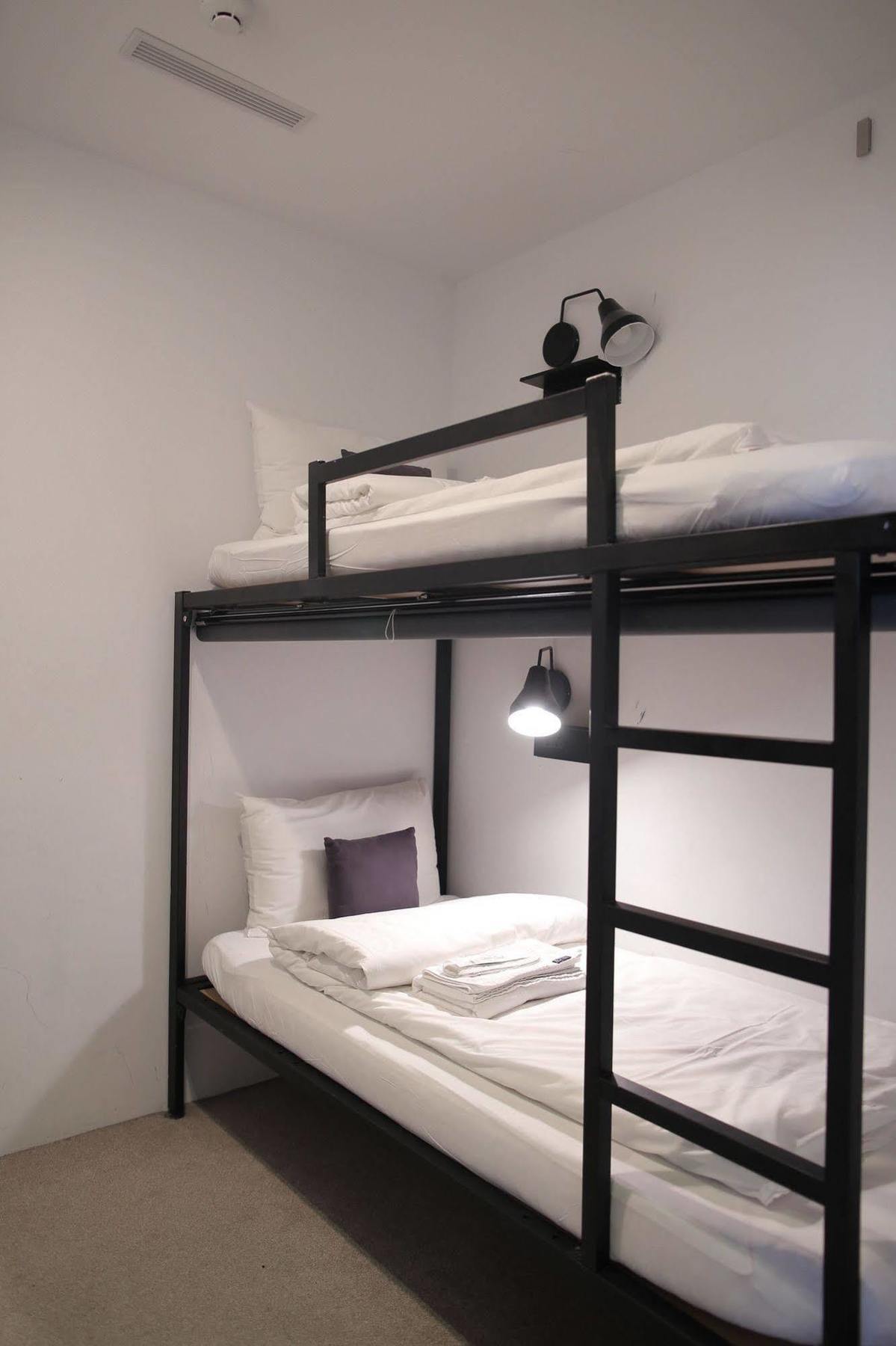 Daan Park Hostel *