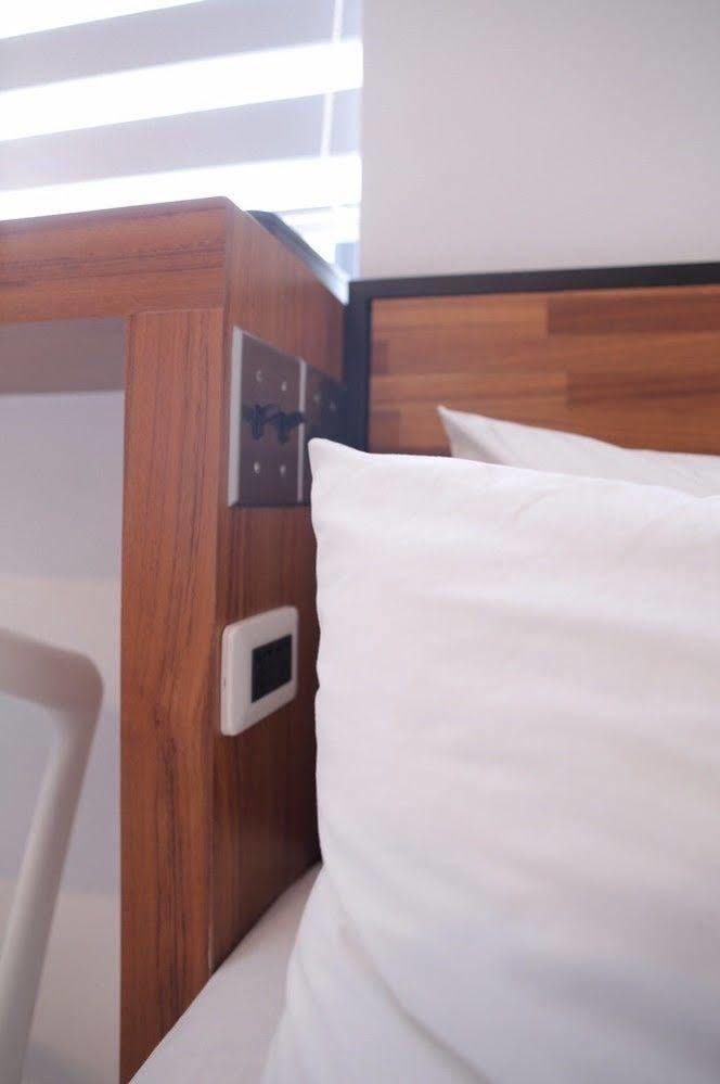 Daan Park Hostel