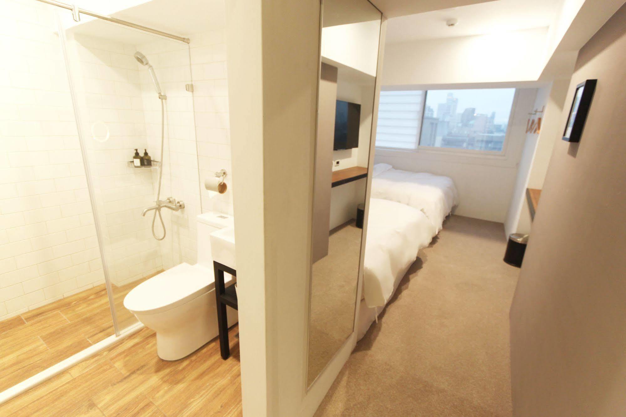 Daan Park Hostel