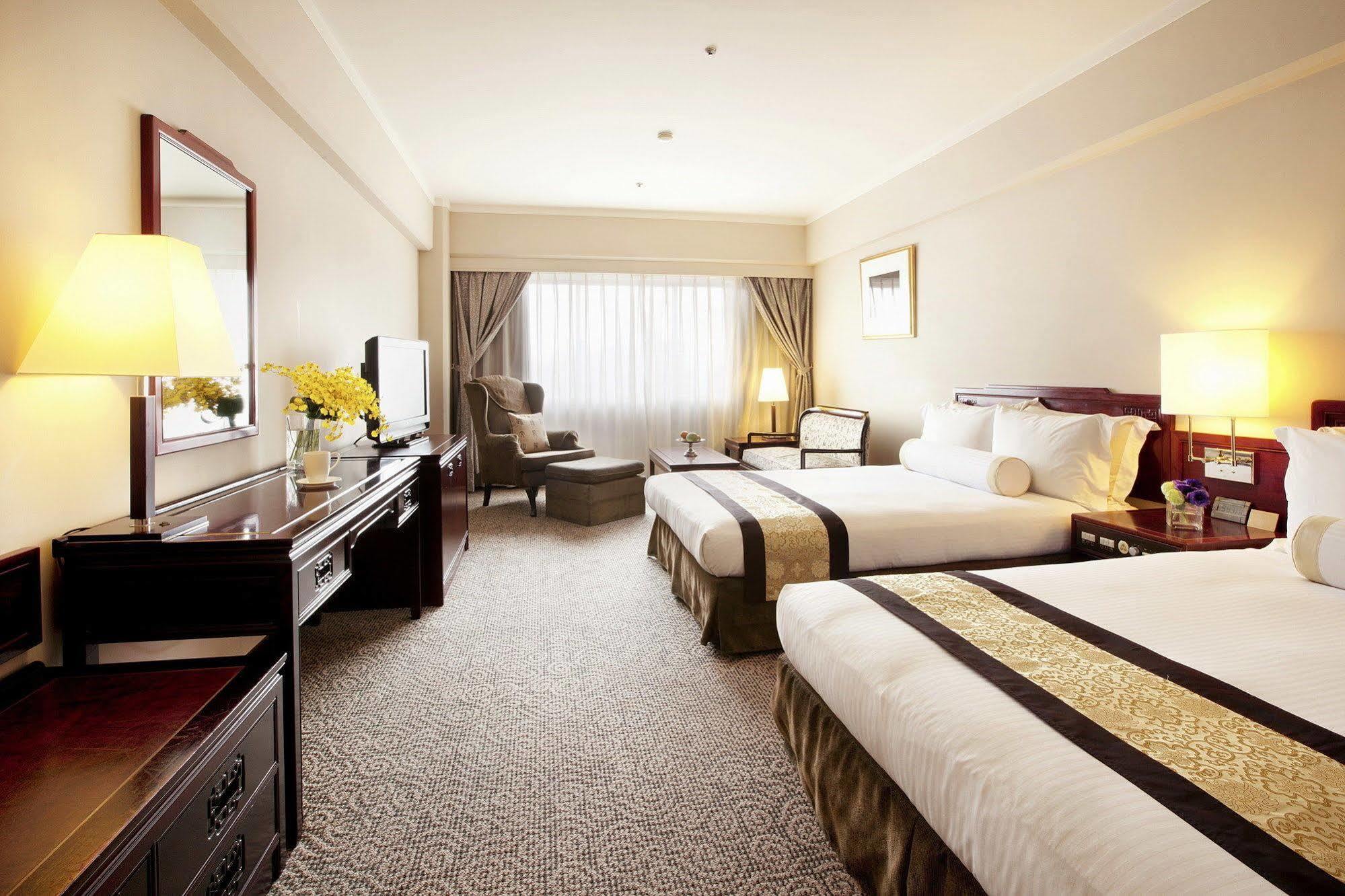 The Howard Plaza Hotel 5*