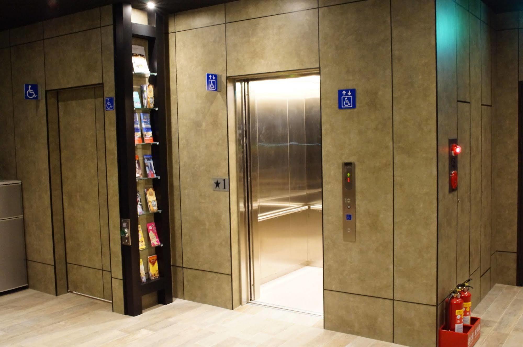 Travel Capsule hotel Taipei