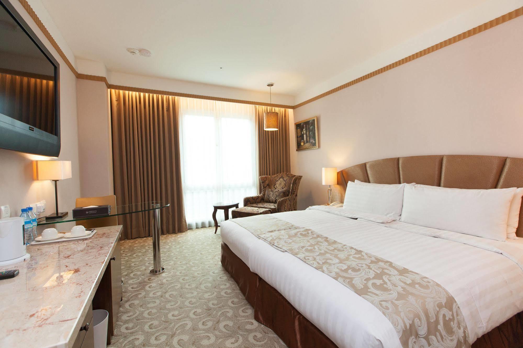 Hotel Check Select Nangang 4*