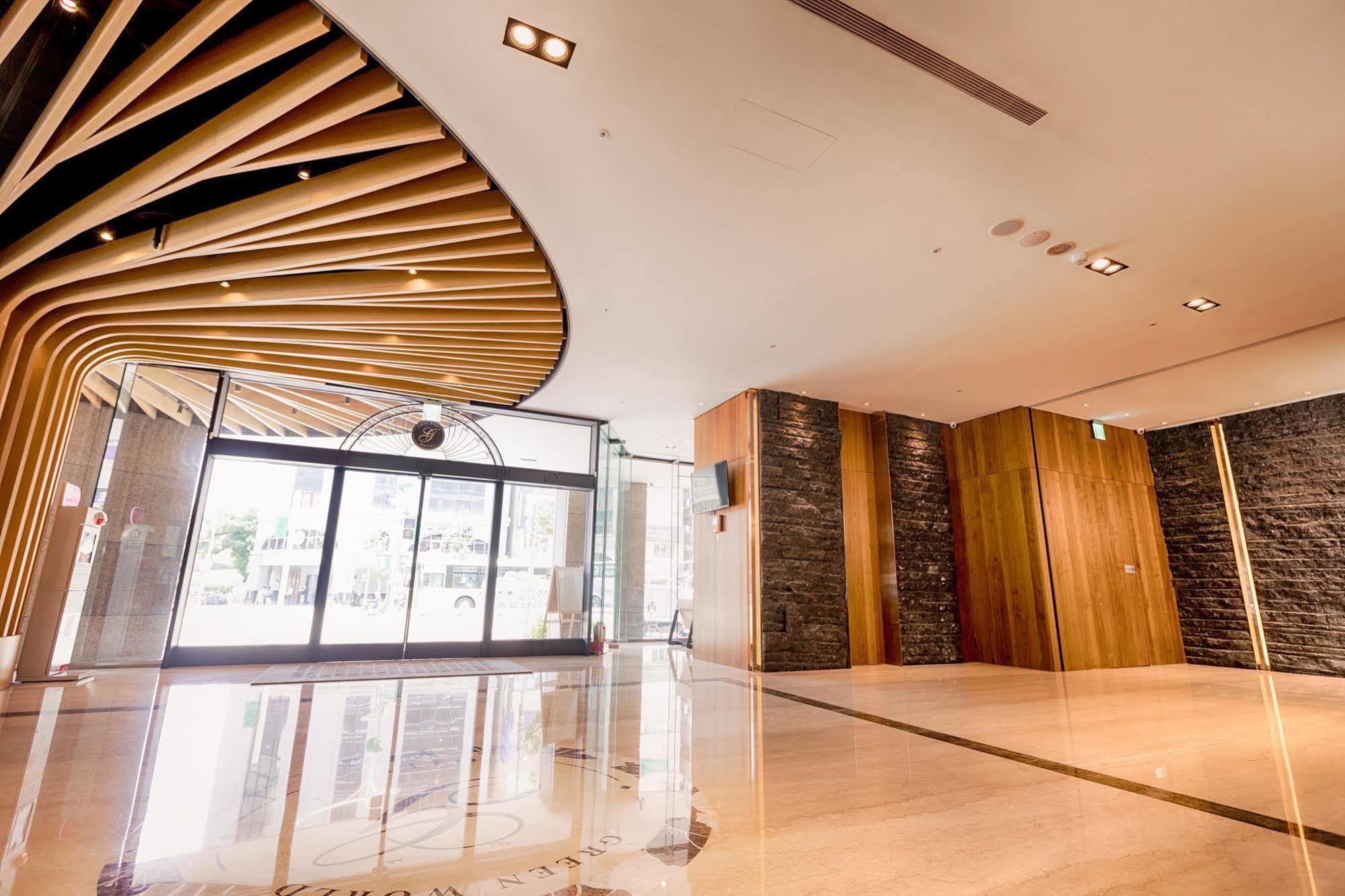 Hotel World Grand Nanjing 4*
