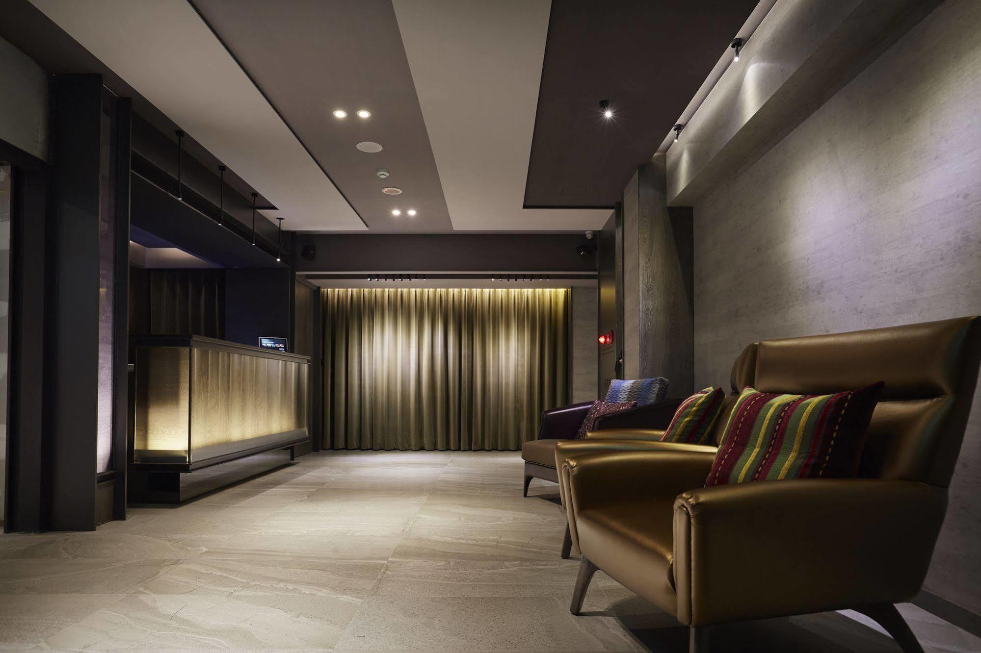 Hotel At Ximen 3*
