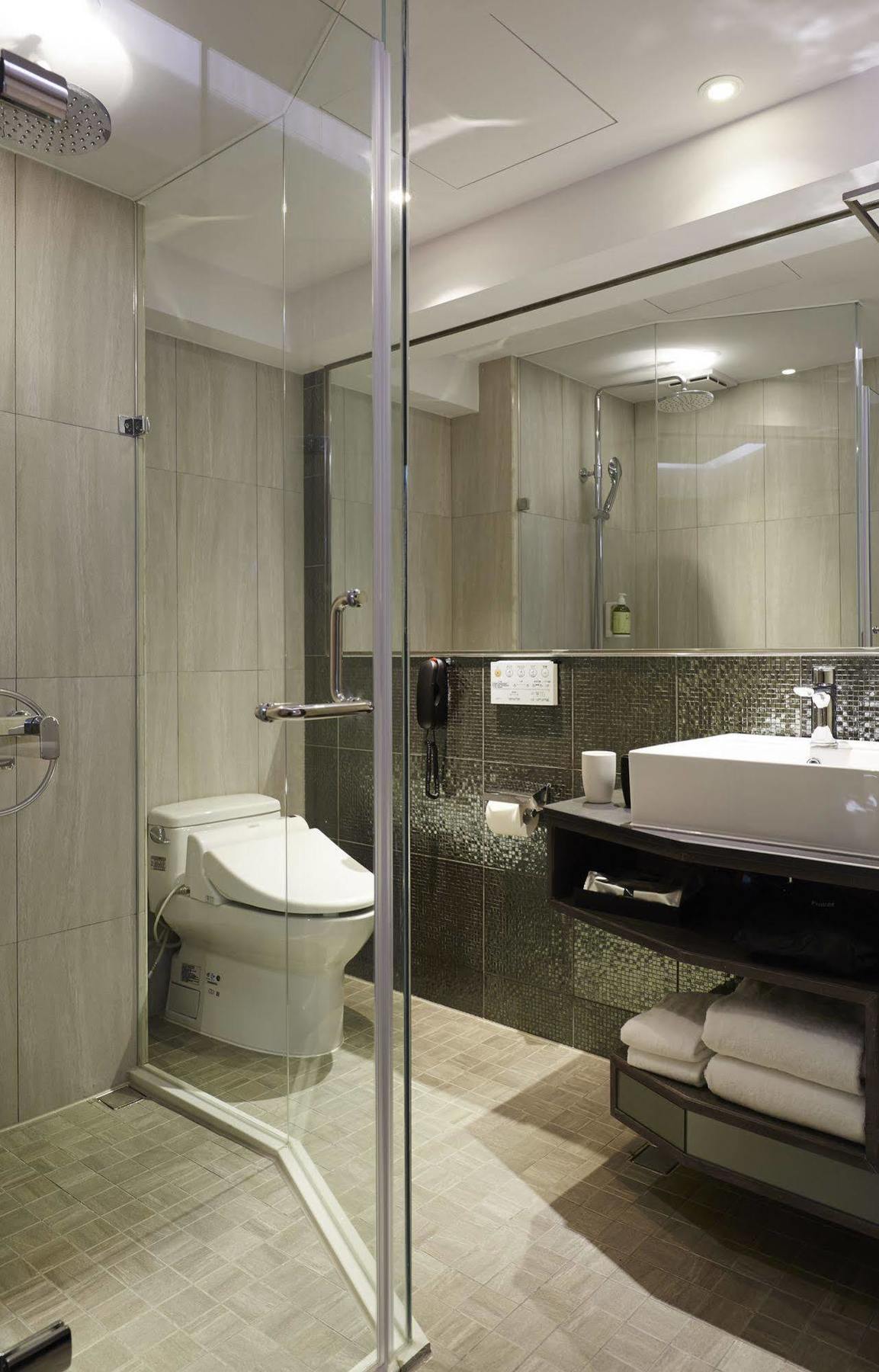 Hotel At Ximen 3*