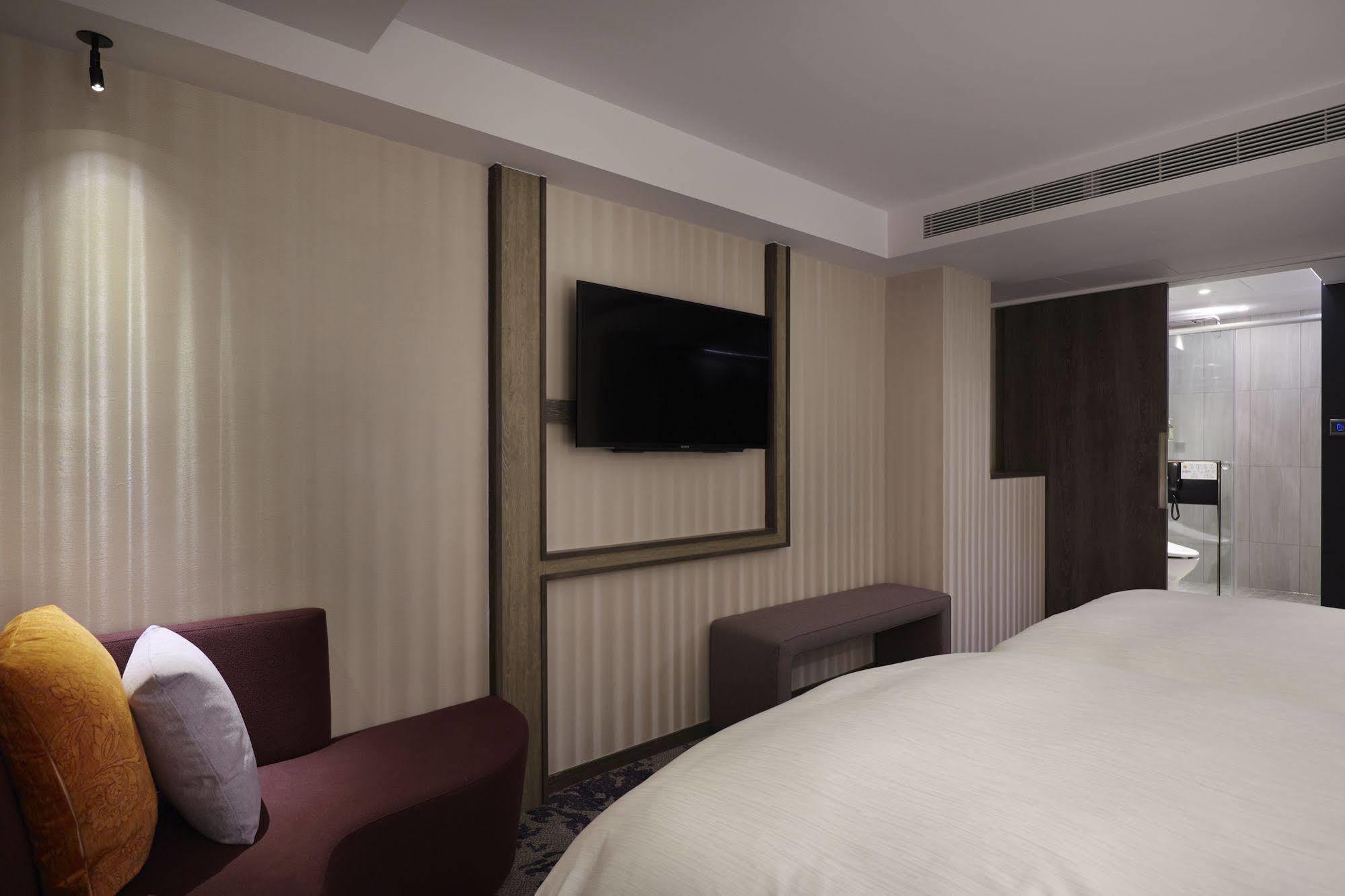 Hotel At Ximen 3*