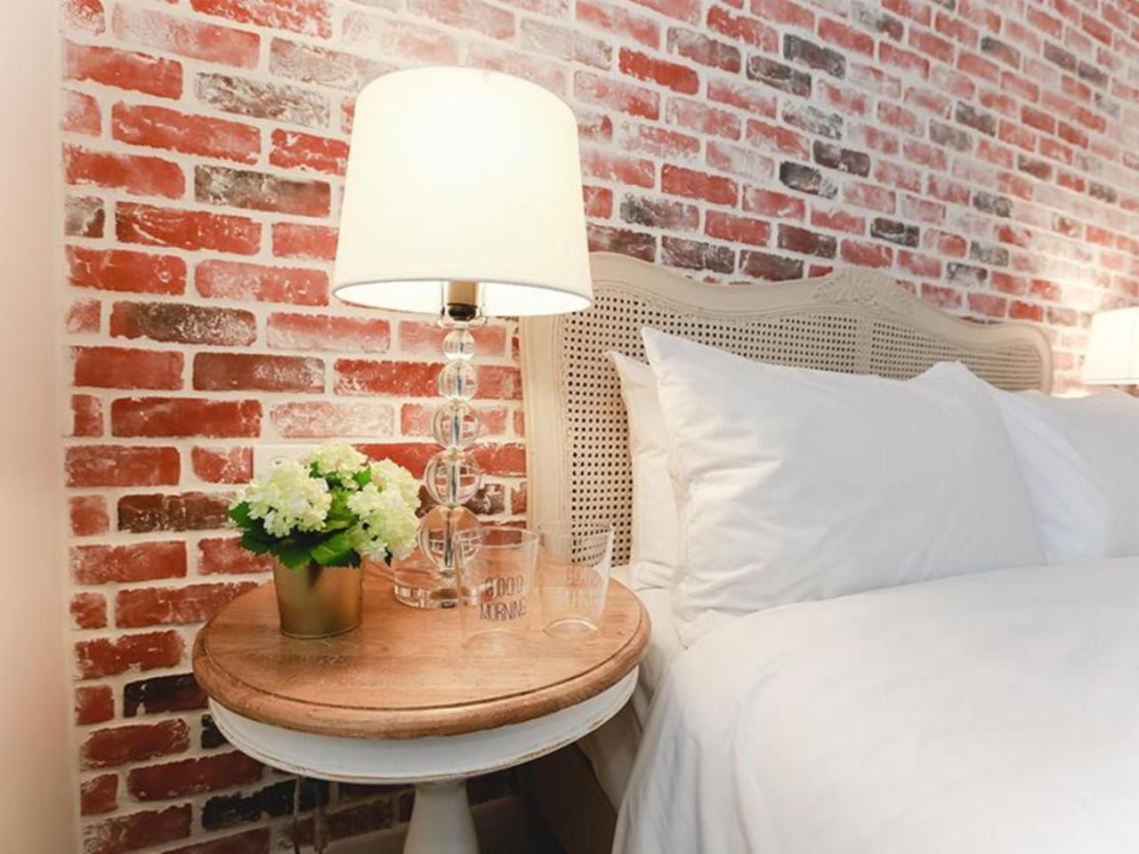 C.c. House Cozy & Chic