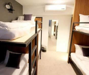 Daan Park Hostel *