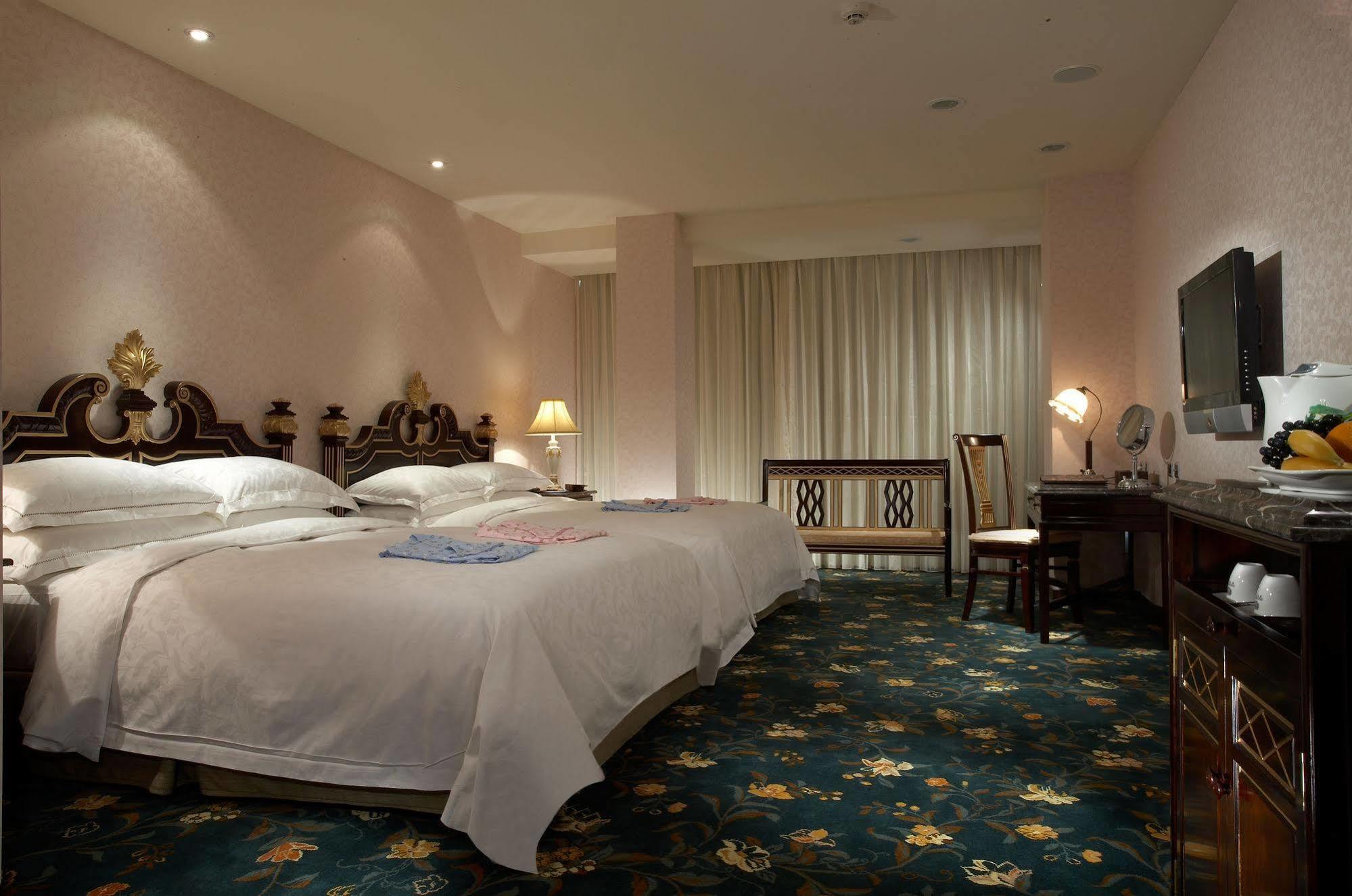 Royal Seasons Beitou Hotel