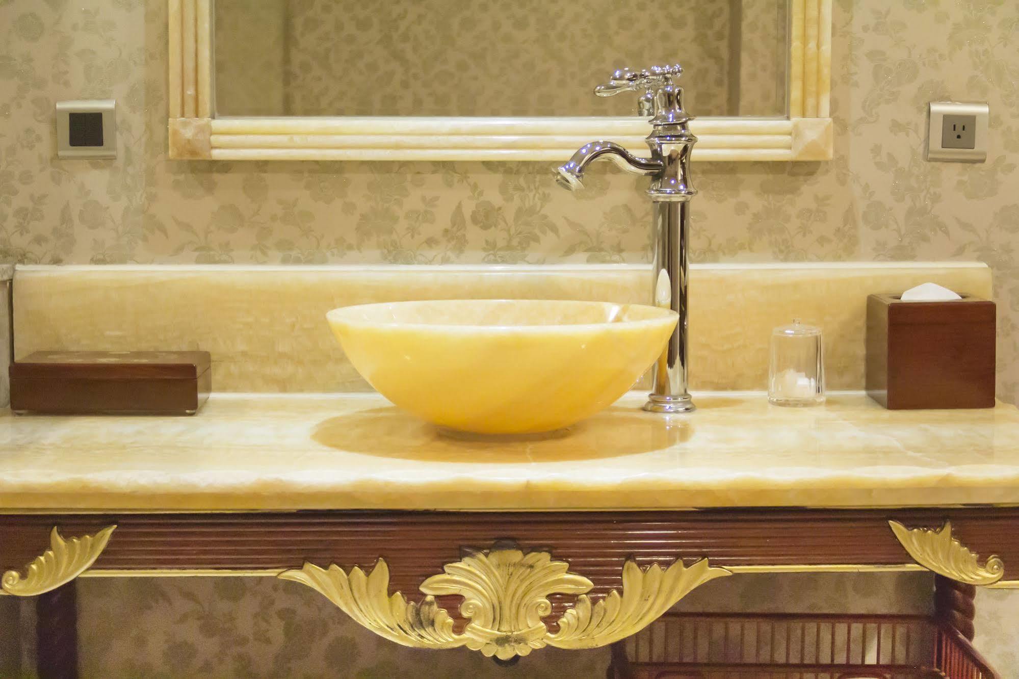Royal Seasons Beitou Hotel 3*