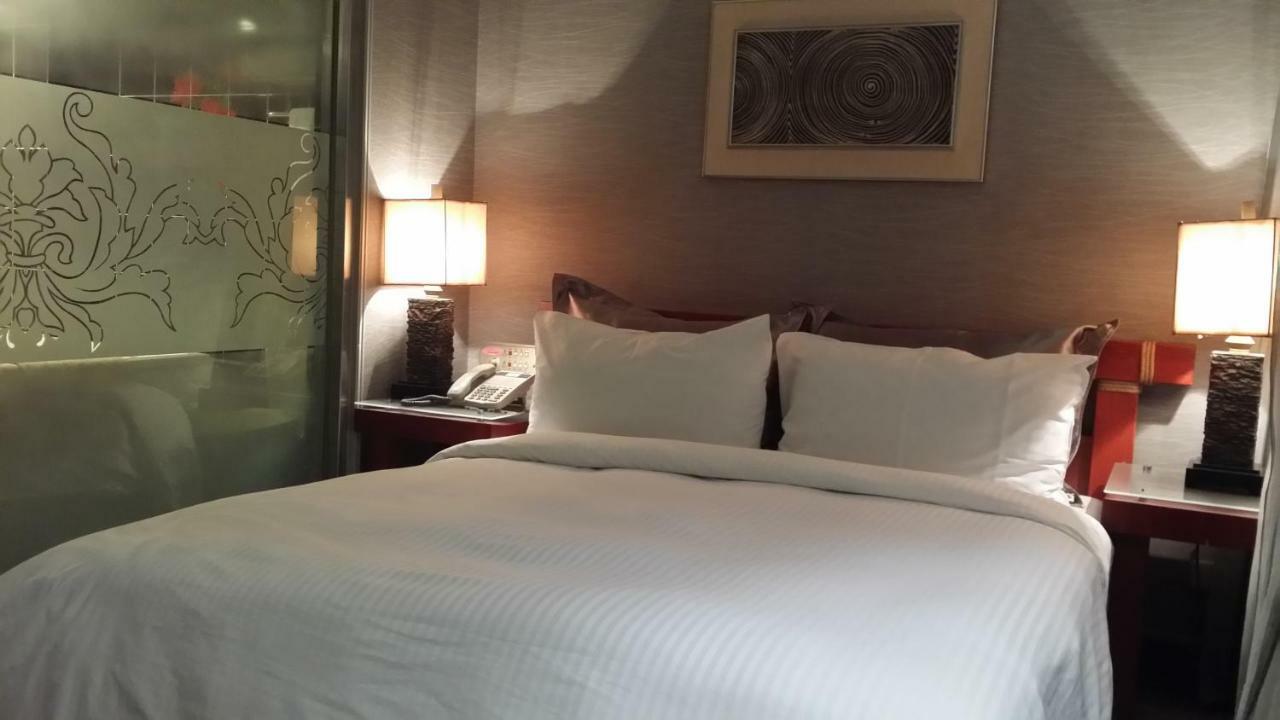The Moon 3* Taipei