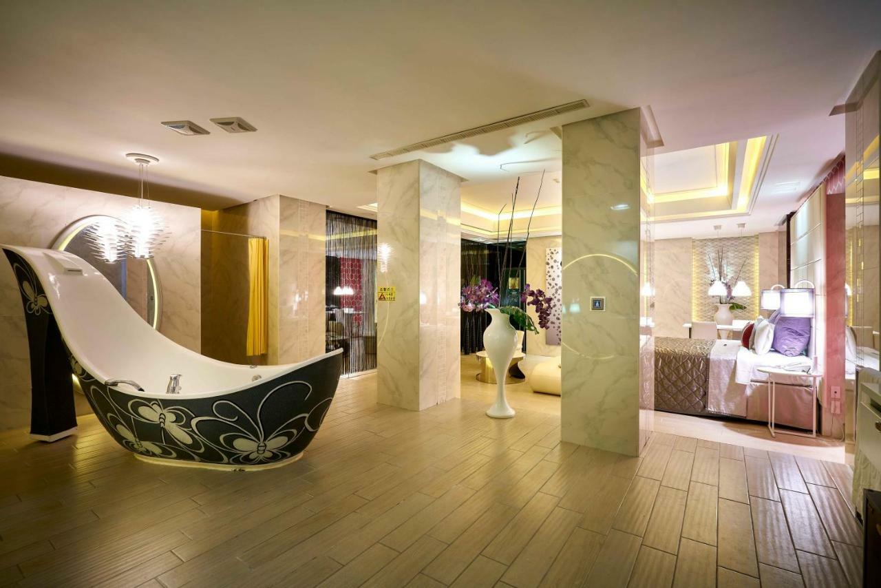 Hotel Purple Rainbow