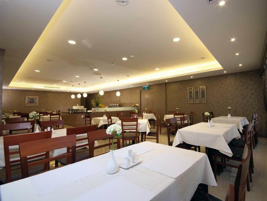 World Triple Beds Hotel