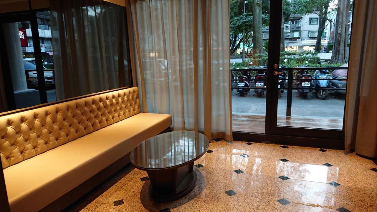 Hotel Deja Vu